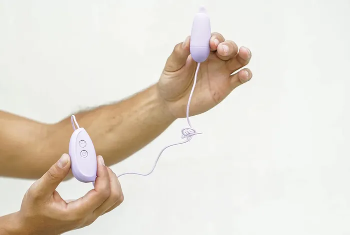 Female Sex Toys Maia Toys ELLIE 10Function USB Rechargeable Wired Bullet Vibrator With Flickering Tongue